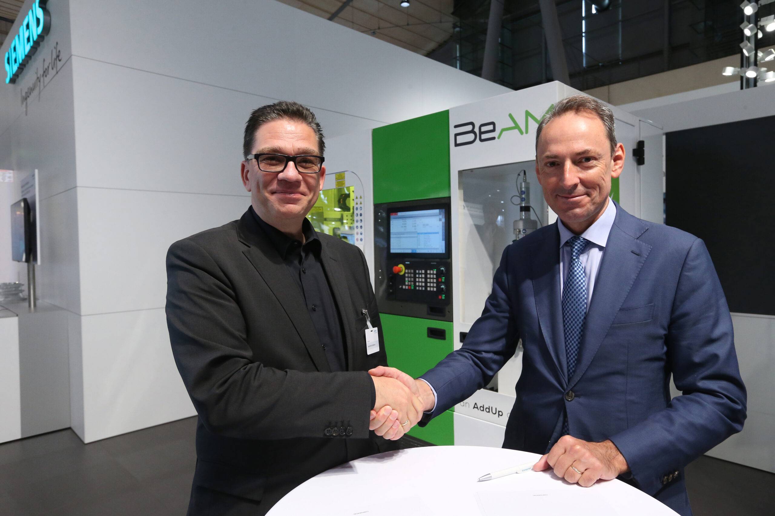 Uwe Ruttkamp, Head of Machine Tool Systems at Siemens Digital Industries and Vincent Gillet, CEO of BeAM.