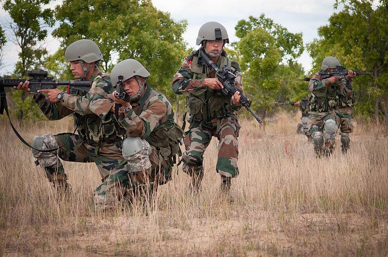800px Indian Army soldiers move into position while demonstrating a platoon level ambush to U.S. Army paratroopers during Yudh Abhyas 2013