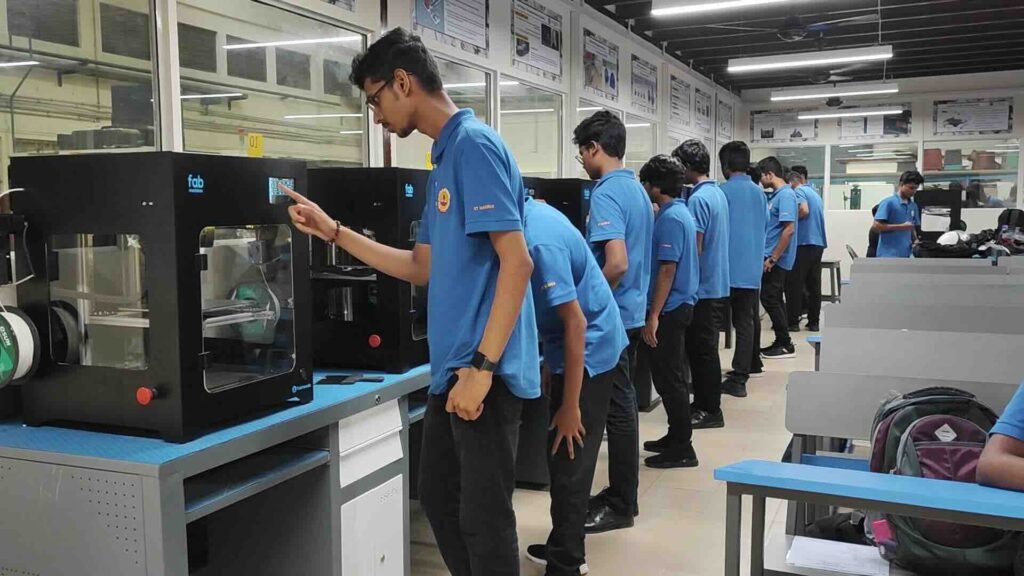 IIT Madras students using FabMachines in its 3D Printing Farm 2 1024x576 1
